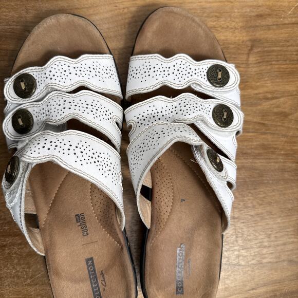 Clarks White Sandals Size 9 Leisa Grace Tri-Strap Hook Loop Open Easy On Shoes - Picture 5 of 11